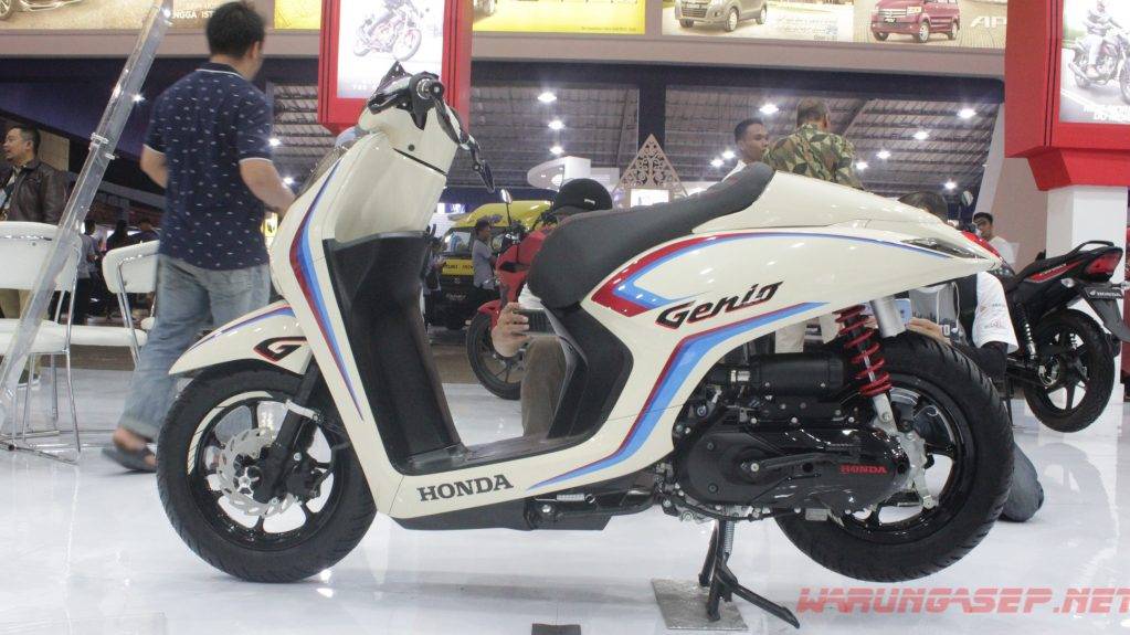  Honda  Genio  Modif Cafe Racer Pakai Ban  Scoopy 12 Inchi 